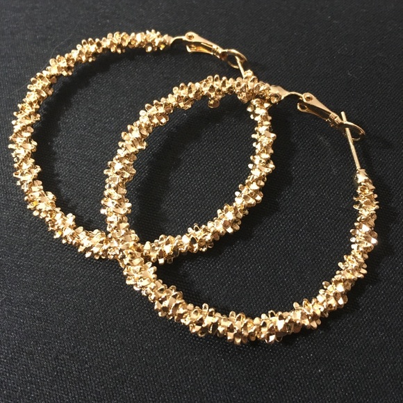 Gold Hoop Earrings w/ Many mini stars intertwined - Picture 4 of 4